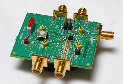 EVAL-ADL5904配置齐全的4层FR4评估板