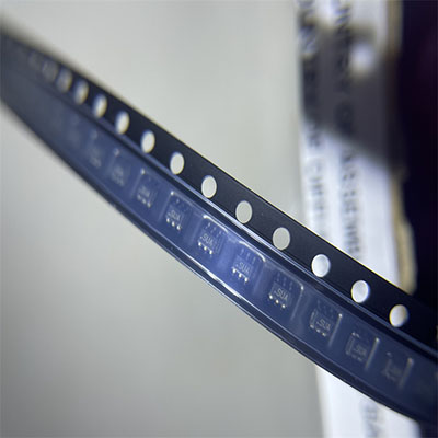 ADG839YKSZ-500RL7单通道单刀双掷开关/2:1多路复用器