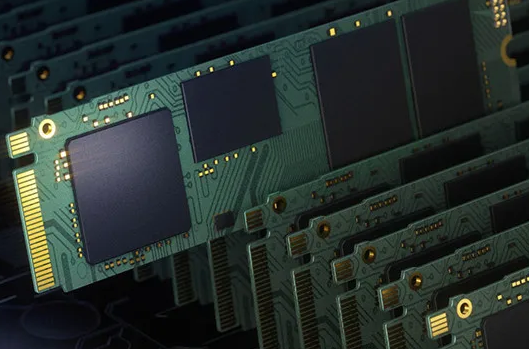 手机和电脑需求低迷，存储芯片市场还得跌？